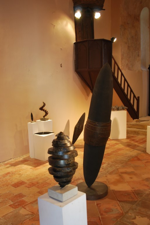Eglise-de-Serres-Exposition-Artistes-a-suivre-artiste-sculpteur-contemporain-Felix-Valdelievre